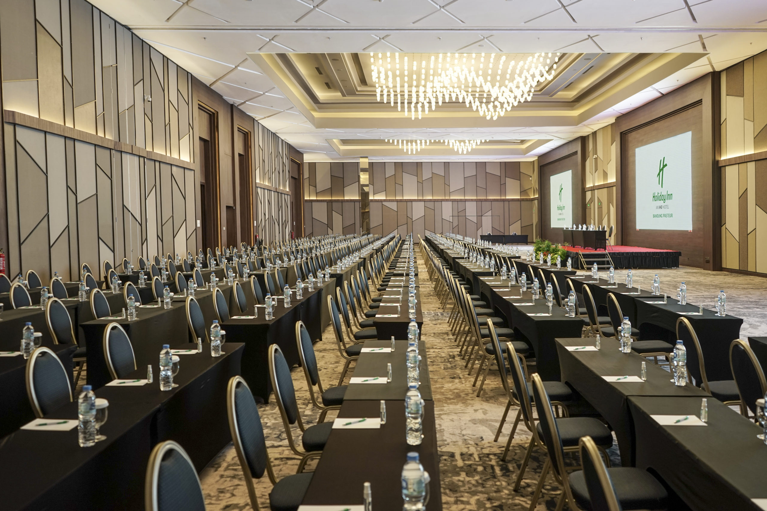 Holiday Inn Bandung Pasteur - Bandung, Indonesia